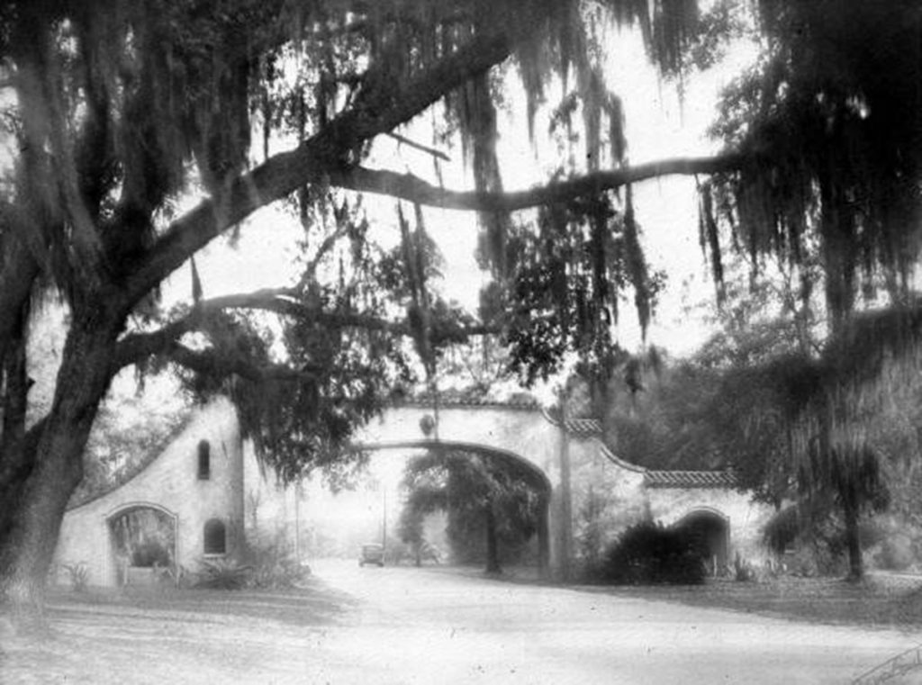 The entrance to Tallahassee's Los Robles neighborhood, 1930s.